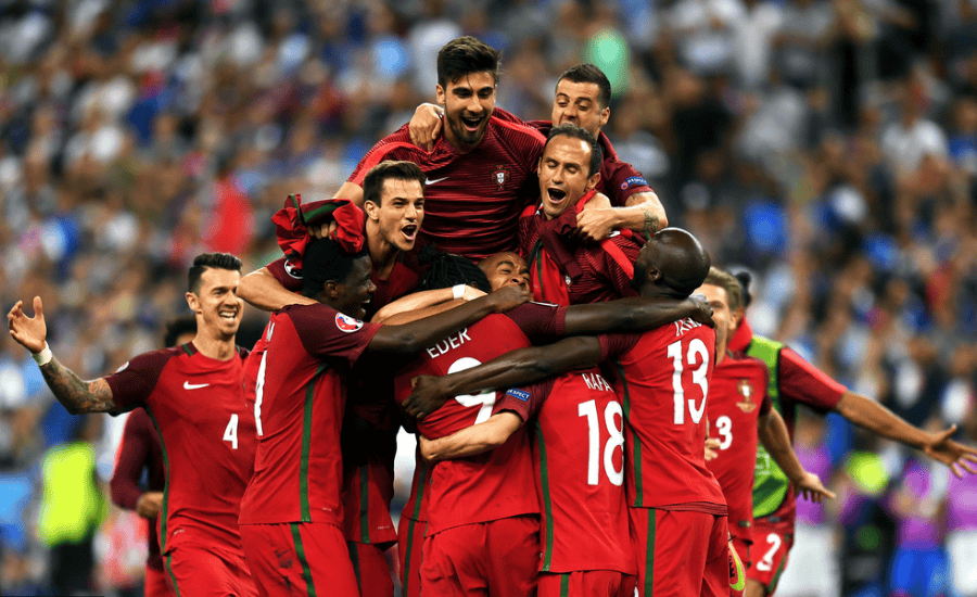 包含葡萄牙不敌乌克兰，晋级之路不容乐观的词条